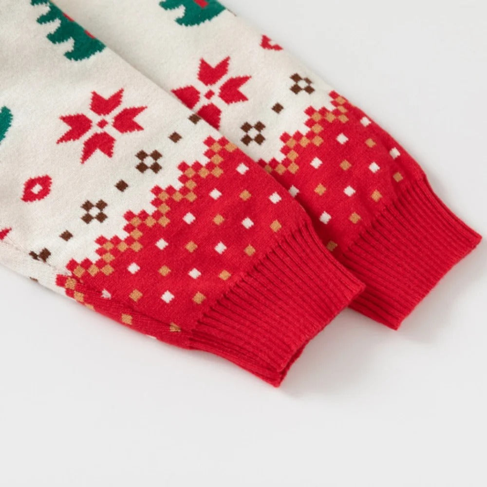 Gräddvit stickad jultröja för barn med nallar, närbild på mönstret